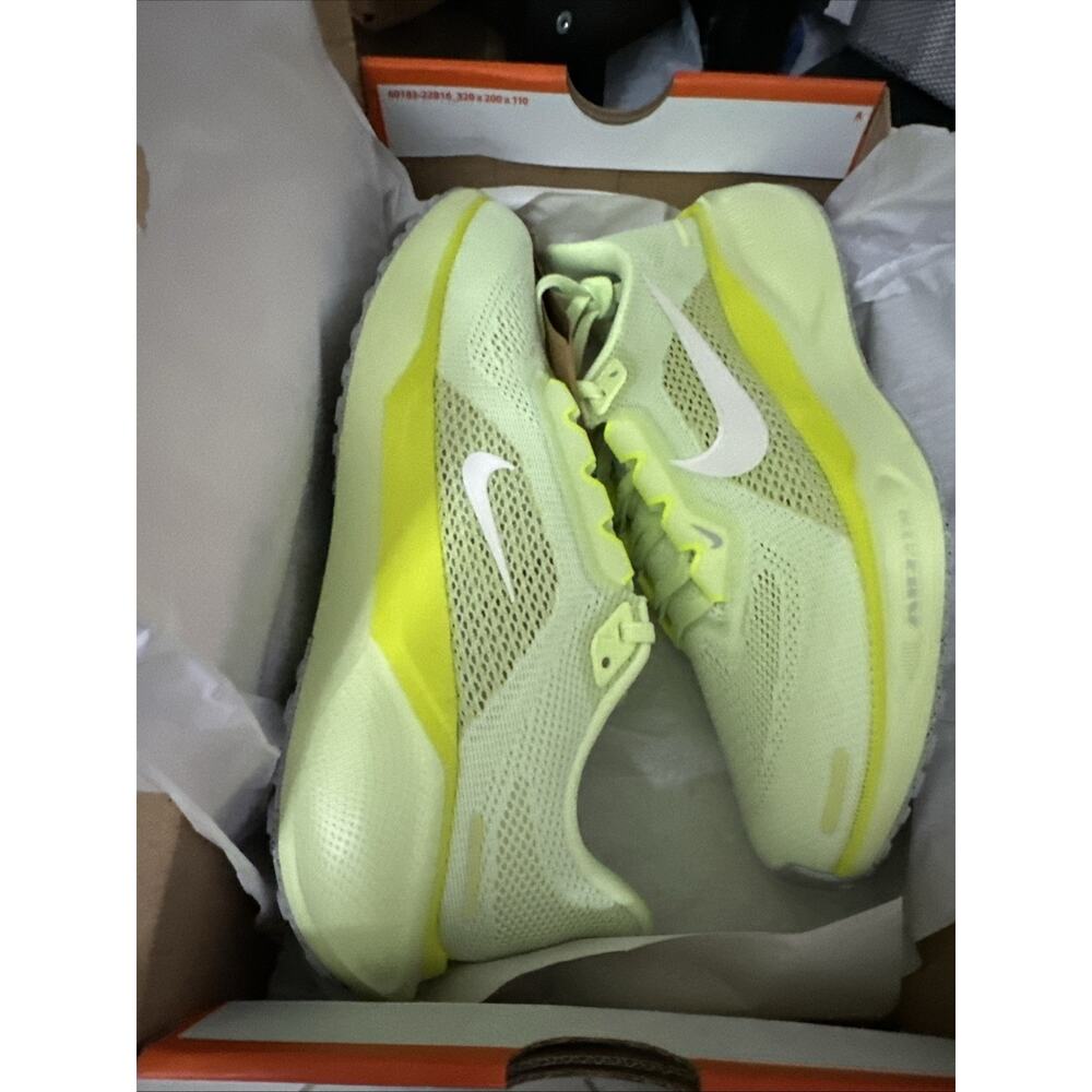 New Women's Size 7.5 Nike Air Zoom Pegasus 41 Barely Volt FD2723-702 Running - Picture 6 of 7